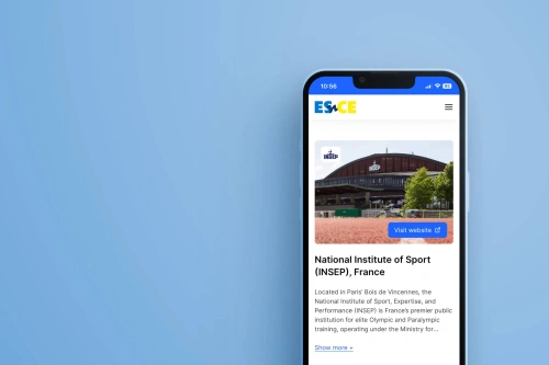 Bild ovanifrån på en mobilversion av Esnce hemsida som Balowie var med och designade och byggde i Wordpress.